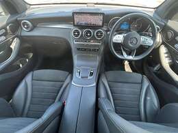 一体感のあるナビは、高級感ある車内を演出してくれます。オーディオ機能も充実しておりますので、運転もより楽しめます♪