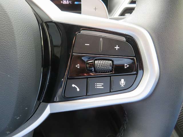 ◆インスツルメントパネルやインテリアトリムなどは、調和しなが洗練された室内を作り上げ、スイッチ類によって、優れた操作性をも実現。ドライバーの視線や動線を考え、人間工学に基づきデザインされています。◆