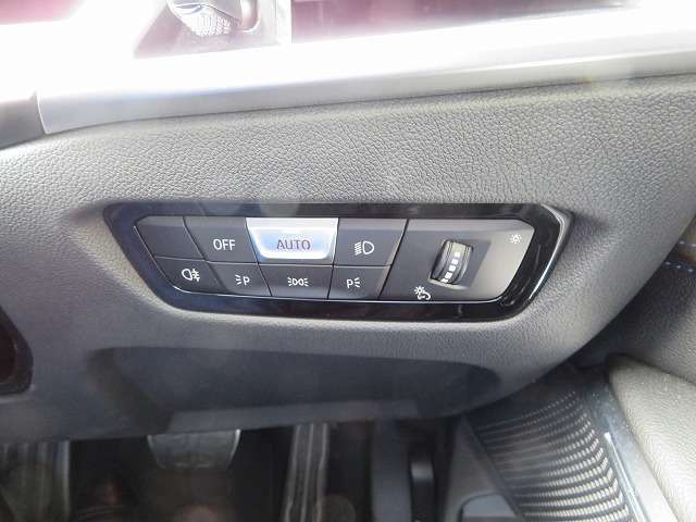 ◆インスツルメントパネルやインテリアトリムなどは、調和しなが洗練された室内を作り上げ、スイッチ類によって、優れた操作性をも実現。ドライバーの視線や動線を考え、人間工学に基づきデザインされています。◆