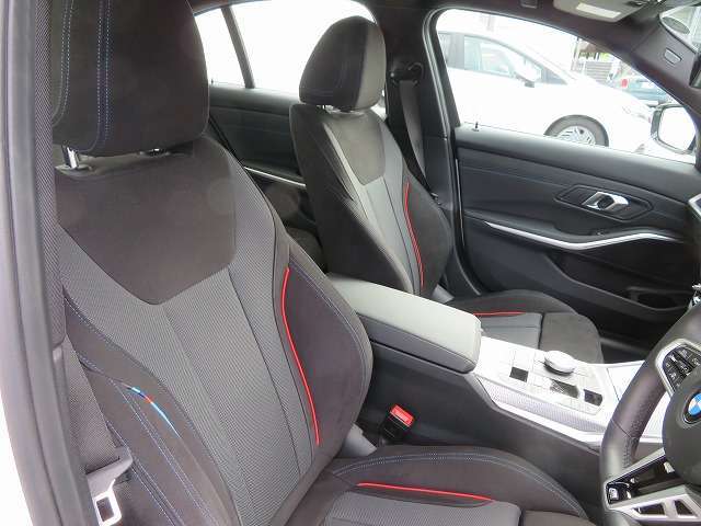 ◆上質なシートは程よいホールド感で座り心地も良く、人間工学に基づき形成した形状が長時間のドライブ疲労も軽減します◆