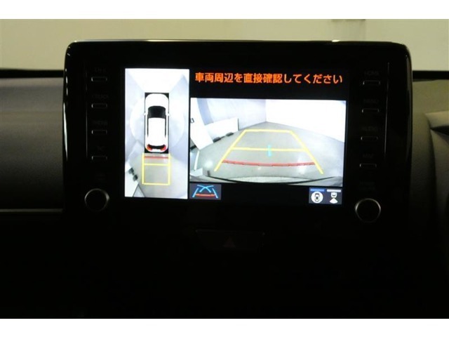 バックギアに入れると、このように後方が映し出されます！駐車の際とても安心！便利！最終確認はご自身の目と耳で必ず行ってください！
