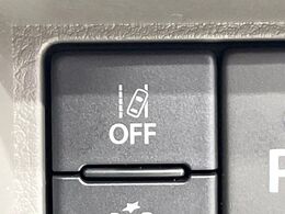 【車線逸脱警報】道路上の白（黄）線を認識し、意図せず走行中の車線からはみ出しそうになった時、メーター内の警告灯とブザーで注意喚起してくれる安心・安全機能です♪