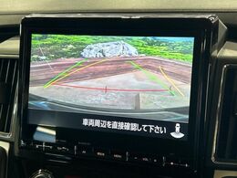 【バックカメラ】駐車時に後方がリアルタイム映像で確認できます。大型商業施設や立体駐車場での駐車時や、夜間のバック時に大活躍！運転スキルに関わらず、今や必須となった装備のひとつです！