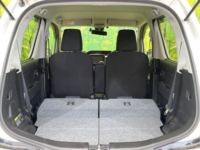 後席を格納すると、これだけの広さが！シーンに合わせたシートアレンジで、大きな荷物も積むことが出来ます♪