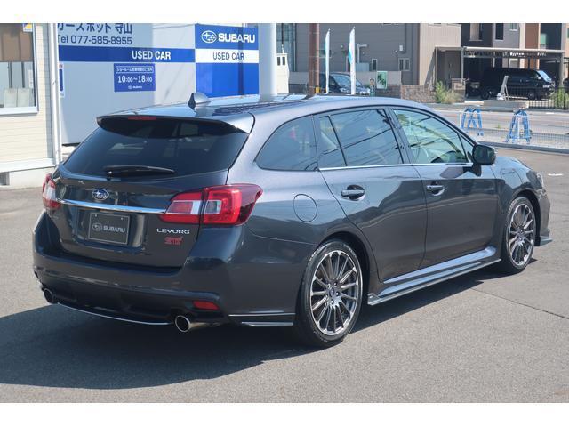 視界の妨げとなるピラーやドアミラーを工夫しスバルの車は前後左右どこからでも1M程度の高さの物が認識できるよう設計されています。例えば車の周りに子供がいてもすぐに認識でき事故を未然に防ぐことができます