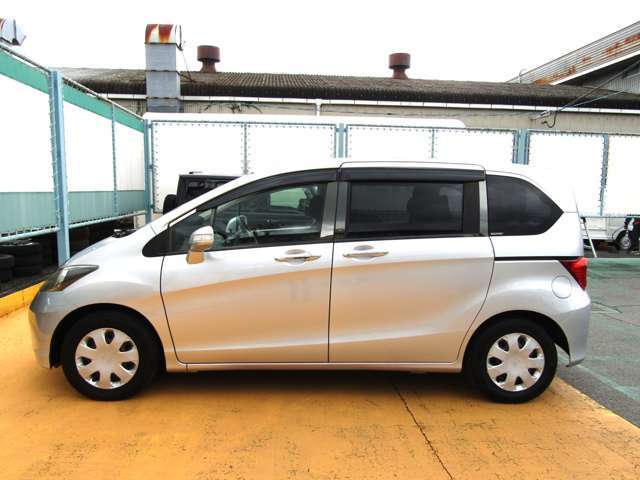 片側片側電動スライドドアは、乗り降りもらくらくです。