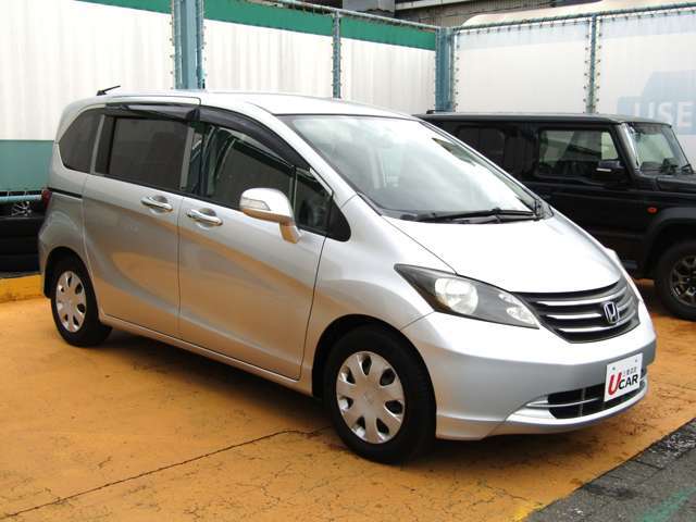 当店では全国へ輸送・納車をいたしております。輸送費用はお客様のお住まいや車種によって異なりますのでお気軽にお問い合わせください。