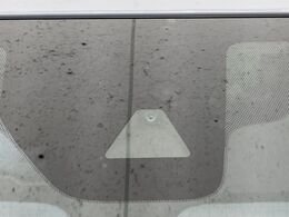 【インテリジェントエマージェンシーブレーキ】フロントカメラで前方の車両や歩行者を検知。衝突しそうな時は衝突被害軽減ブレーキが作動、衝突回避をサポート。より安全にドライブをお楽しみいただけます。