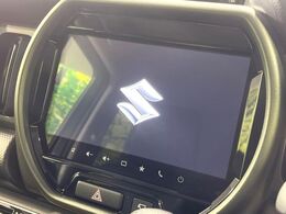 【メーカー純正ナビ】インテリアに溶け込むスタイリッシュな「専用設計」メーカーナビを装備♪視認性や操作性など基本性能にも優れ、より上質なカーライフをお楽しみいただけます。