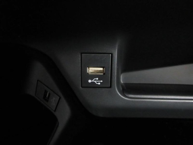 充電用USB端子付き