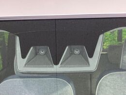 【スマートアシスト】走行中に前方の車両等を認識し、衝突しそうな時は警報とブレーキで衝突回避と被害軽減をアシスト。より安全にドライブをお楽しみいただけます。