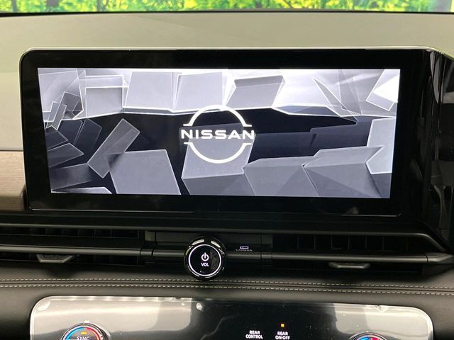 【メーカー純正12.3インチナビ】インテリアに溶け込むスタイリッシュな「専用設計」メーカーナビを装備♪視認性や操作性など基本性能にも優れ、より上質なカーライフをお楽しみいただけます。