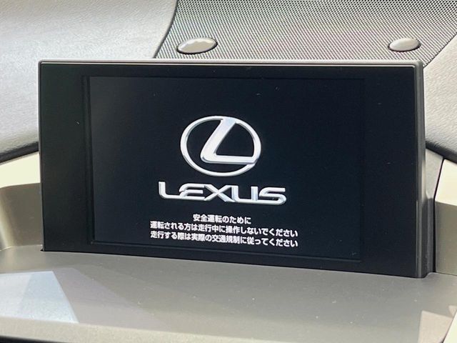 【メーカー純正ナビ】インテリアに溶け込むスタイリッシュな「専用設計」メーカーナビを装備♪視認性や操作性など基本性能にも優れ、より上質なカーライフをお楽しみいただけます。