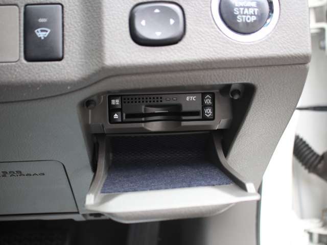 ETCももちろん装備！いまや無い車はないのではないかというくらいですがこちらも例外ではなく装備されております！後からつける手間もお金もかからず高速もスイスイなので友達・家族と遠出も楽しくなるはずです