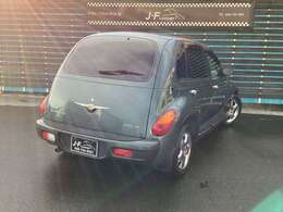 後ろ姿も忘れない、存在感！