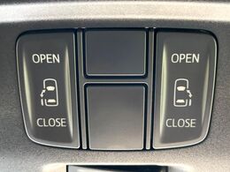 【両側パワースライドドア】スマートキーや運転席のスイッチで後席両側スライドドアの開閉が可能♪電動だから力を入れてドアを開ける必要が無く、小さなお子様でも簡単に開け閉めでき快適です♪