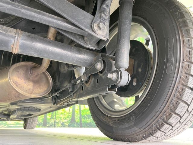お車を安心してお乗りいただく為には、足回りの定期点検が欠かせません。サービスサポート（有償保証）では無料点検もご提供しており、安心のカーライフをお過ごしいただけるサポート体制が整っています。