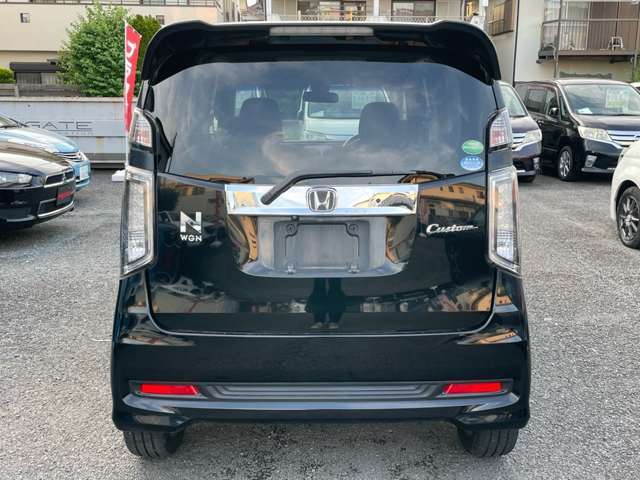 車両入庫チェックでは　エンジン・機関系を初め　電装装備、内装など100項目以上のチェックをしています。　もちろん試乗も行っていますのでご安心下さい。