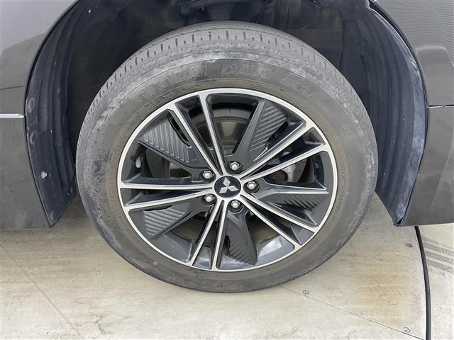 【純正18インチアルミホイール225/55/18】専用のアルミなので、お車のイメージにぴったり！！社外のアルミやスタッドレスタイヤも取り扱いございます！！ドレスアップもカスタマイズもお任せください！！