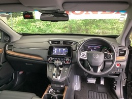 まぶしい日差しをやわらげる、青色のハーフシェイドフロントウィンドウがついています。また、プラズマクラスター技術搭載デュアルフルオートエアコンで快適です。