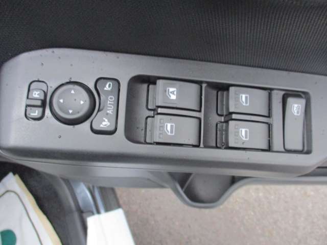 便利なパワーウインドウも完備です！