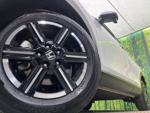 【純正16インチアルミホイール】外観にマッチした純正アルミホイールを装着しております。各種社外アルミホイールや、スタッドレスタイヤも取扱いしております。是非ご相談ください♪