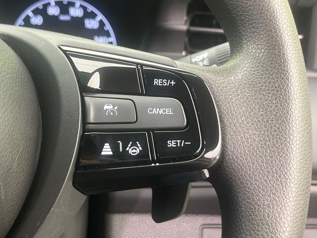 【アダプティブクルーズコントロール】高速道路での長距離走行が楽に！！自動で速度を保つクルーズコントロールが、衝突軽減システムと連携し、前方の車両を感知して車間を保つように速度調節してくれます！！