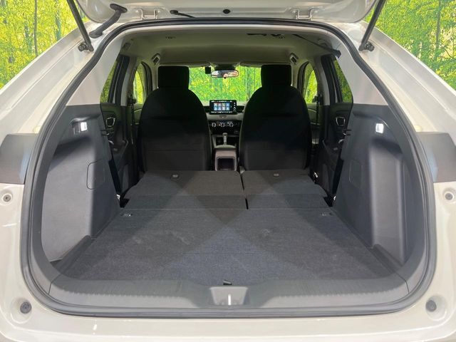 後席を格納すると、これだけの広さが！シーンに合わせたシートアレンジで、大きな荷物も積むことが出来ます♪