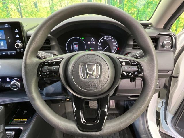 インテリアに合わせたデザインのステアリングは、運転される方のことも考え、運転しやすい形状、大きさです。是非一度、実際に触ってお確かめください。