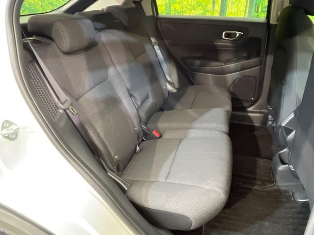 後部座席も気になるようなキズ・汚れやへたり等、大きなダメージはなく、良好な状態です。