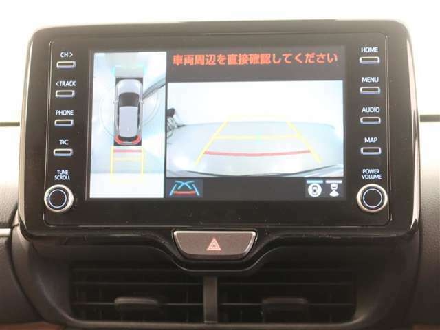 パノラミックビューモニター付きです。車両を上から見たような映像をモニター画面に表示。運転席からの目視では見にくい、車両周辺の状況をリアルタイムでしっかり確認できます。