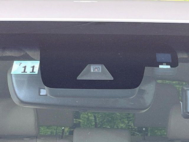 【トヨタセーフティセンス】走行中に前方の車両等を認識し、衝突しそうな時は警報とブレーキで衝突回避と被害軽減をアシスト。より安全にドライブをお楽しみいただけます。
