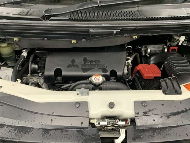 エンジンルームもピカピカ洗浄済み。