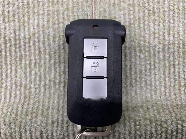 キーを取り出さずにドアを施錠＆解錠。クルマの始動も可能です。