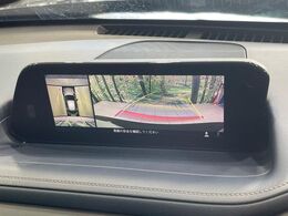 【360°ビューモニター】専用のカメラにより、上から見下ろしたような視点で360度クルマの周囲を確認することができます☆死角部分も確認しやすく、狭い場所での切り返しや駐車もスムーズに行えます。