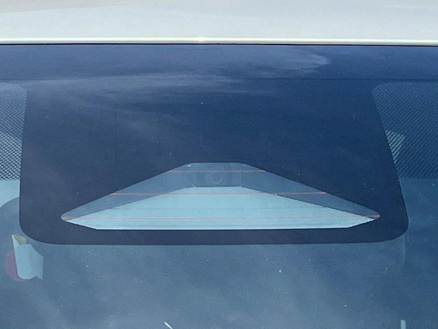 【トヨタセーフティセンス】走行中に前方の車両等を認識し、衝突しそうな時は警報とブレーキで衝突回避と被害軽減をアシスト。より安全にドライブをお楽しみいただけます。