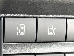 【両側パワースライドドア】スマートキーや運転席のスイッチで後席両側スライドドアの開閉が可能♪電動だから力を入れてドアを開ける必要が無く、小さなお子様でも簡単に開け閉めでき快適です♪