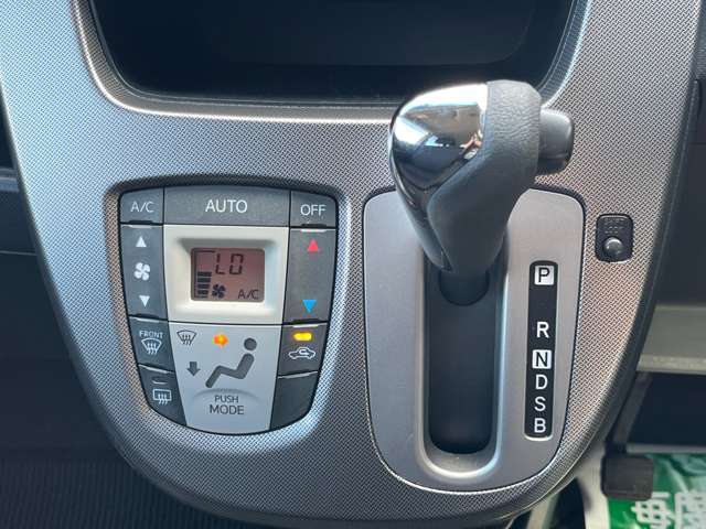 大変お得なメンテナンスパックをご紹介させていただいております。点検の際にはお車を持ってきていただくだけでOKです。