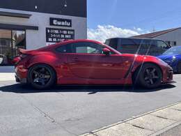 SHIBATAカラーのキャンディーレッドで全塗装されています。