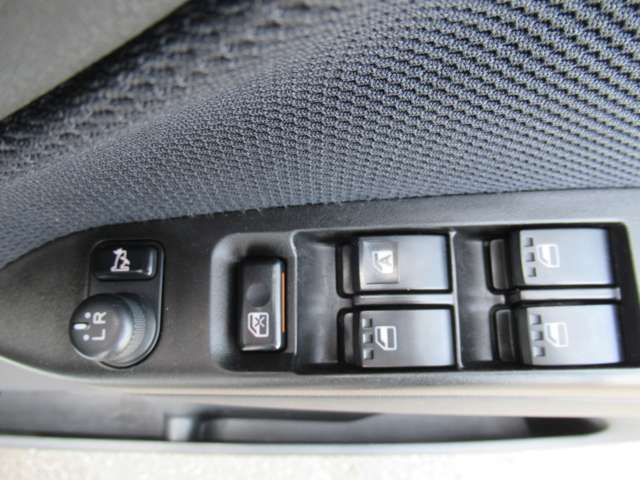 ☆電動格納式ドアミラー付きです