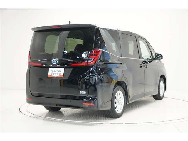 後続車から視認性の良いストップランプの配置で追突抑制になります。