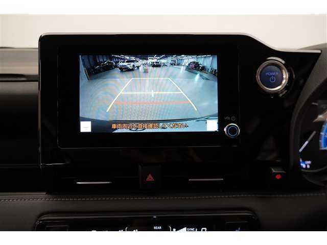 バックモニターがあれば車庫入れ時など、後ろが確認できて安心です。運転に自信がない方にはおすすめの装備です。ただし、バック時目視での確認も忘れずに。