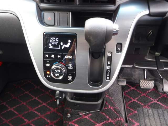 シフトレバーも状態良好！