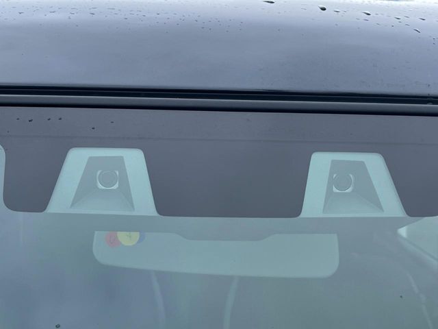【スズキ　セーフティサポート】走行中に前方の車両等を認識し、衝突しそうな時は警報とブレーキで衝突回避と被害軽減をアシスト。より安全にドライブをお楽しみいただけます。
