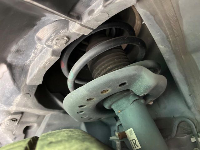 お車を安心してお乗りいただく為には、足回りの定期点検が欠かせません。サービスサポート（有償保証）では無料点検もご提供しており、安心のカーライフをお過ごしいただけるサポート体制が整っています。