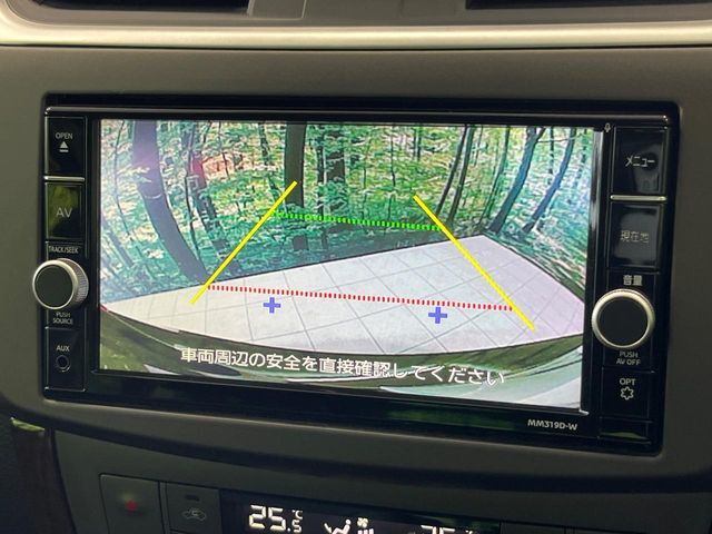 【バックカメラ】駐車時に後方がリアルタイム映像で確認できます。大型商業施設や立体駐車場での駐車時や、夜間のバック時に大活躍！運転スキルに関わらず、今や必須となった装備のひとつです！