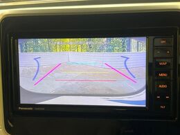 【バックカメラ】駐車時に後方がリアルタイム映像で確認できます。大型商業施設や立体駐車場での駐車時や、夜間のバック時に大活躍！運転スキルに関わらず、今や必須となった装備のひとつです！
