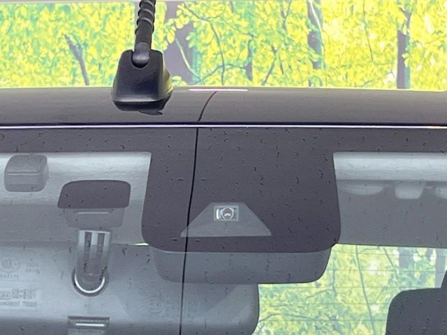 【トヨタセーフティセンス】走行中に前方の車両等を認識し、衝突しそうな時は警報とブレーキで衝突回避と被害軽減をアシスト。より安全にドライブをお楽しみいただけます。