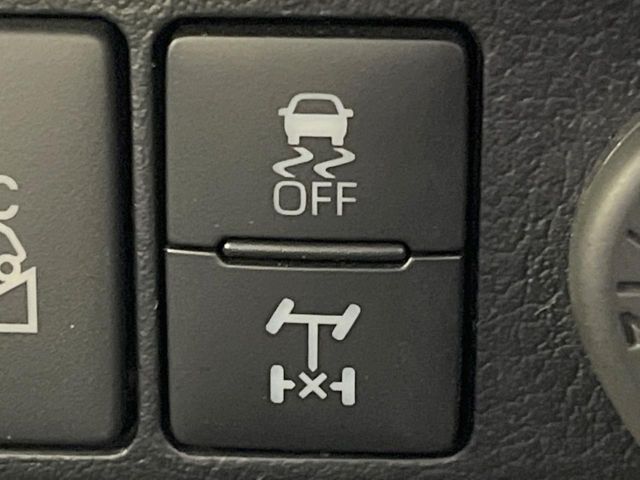 【リアデフロック】悪路や雪道などで車がスタックした場合でも、タイヤの空転を抑制し脱出しやすくするデフロックを装備。積雪地やオフロードでの使用が多い方におススメの一台です♪