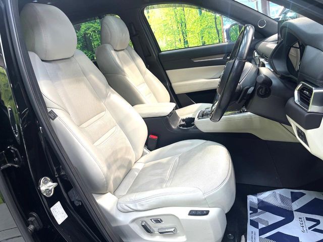 【メモリー機能付きパワーシート】ドライバーごとに設定したシート位置を記憶して、ボタン一つで切り替えできる便利な機能！運転する方が複数名いらっしゃるご家庭におすすめです♪